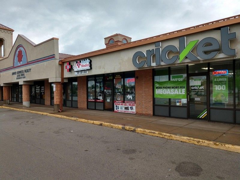 STERLING BAZAAR: 3311 N Sterling Ave, Peoria, IL 61604